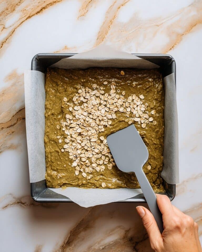 No-Bake Matcha Oatmeal Bars Recipe